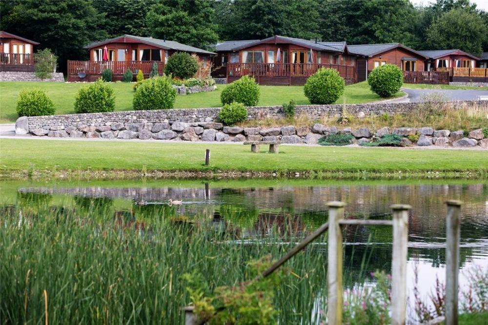 2 Bedroom Lakeview Lodge - Ensuite & Balcony Deck Carnforth Luaran gambar
