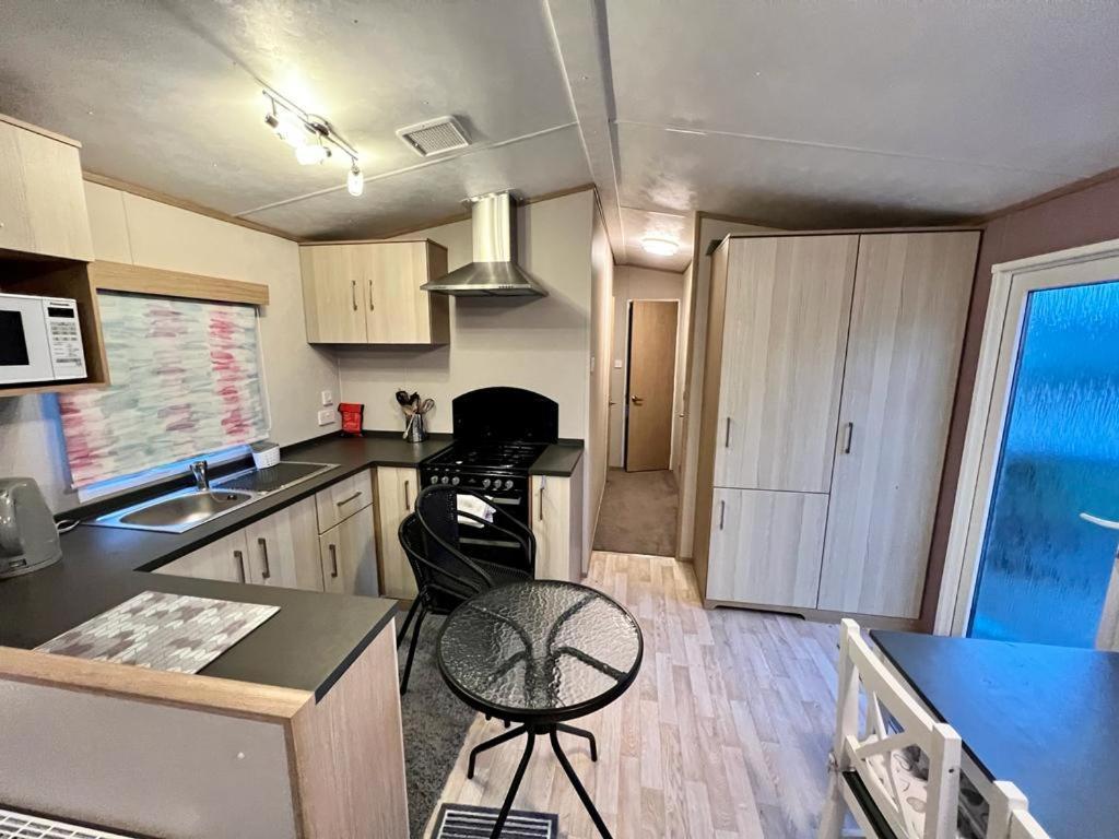 2 Bedroom Lakeview Lodge - Ensuite & Balcony Deck Carnforth Luaran gambar