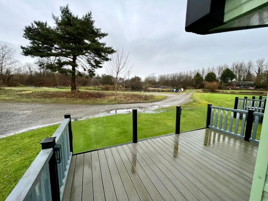 2 Bedroom Lakeview Lodge - Ensuite & Balcony Deck Carnforth Luaran gambar